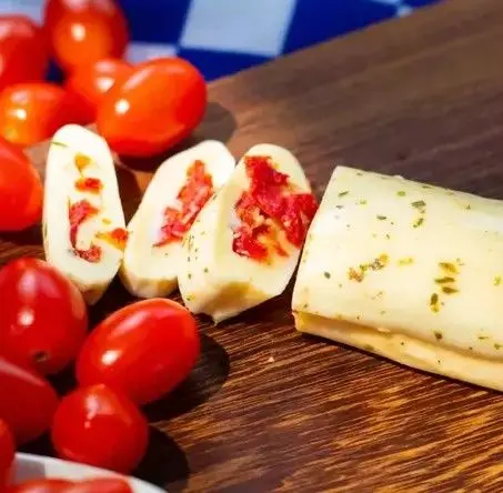 Queijo de búfala Manta Recheada com tomate seco 170gr.